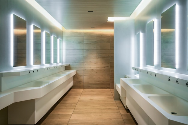 Jak dobrać odpowiednie oprawy LED do łazienki?