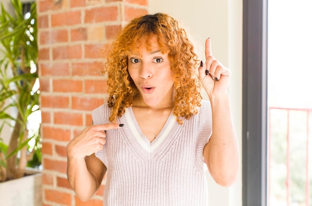 Jak sprawić, by włosy nabrały lekkiego skrętu?