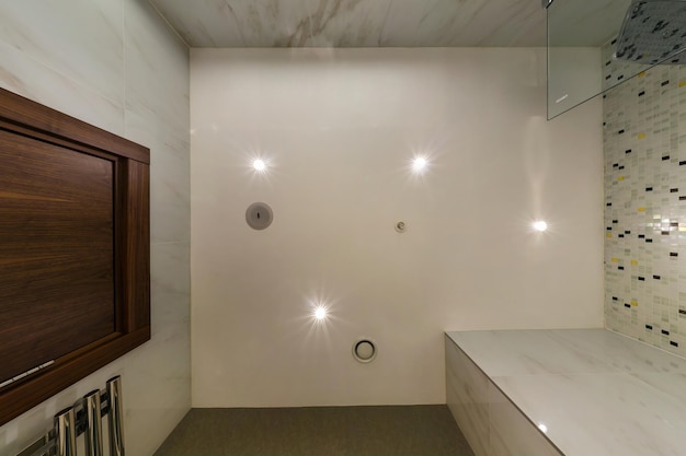 Jaką lampę sufitową wybrać do łazienki?