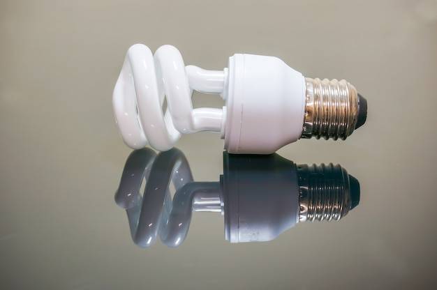 Ile watów zastępuje żarówka LED o mocy 50W?