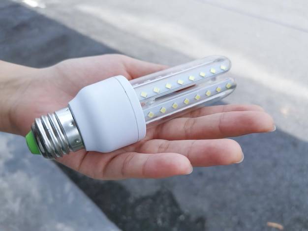 Jak przeliczyć 1400 lumenów na waty?